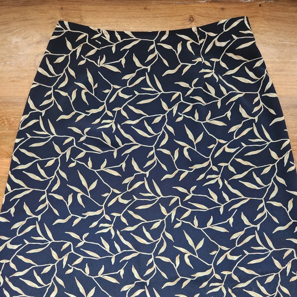 Lightweight marine blue maxi skirt with beige design - Picture 1 of 4